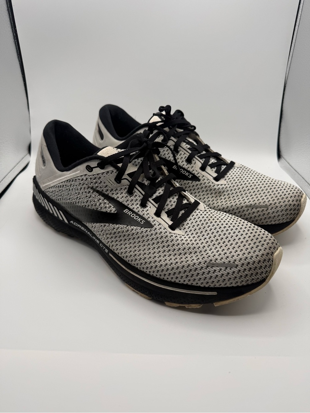 Brooks Adrenaline GTS 22 Mens Running Shoes White Black 1103661D135 Size 15D